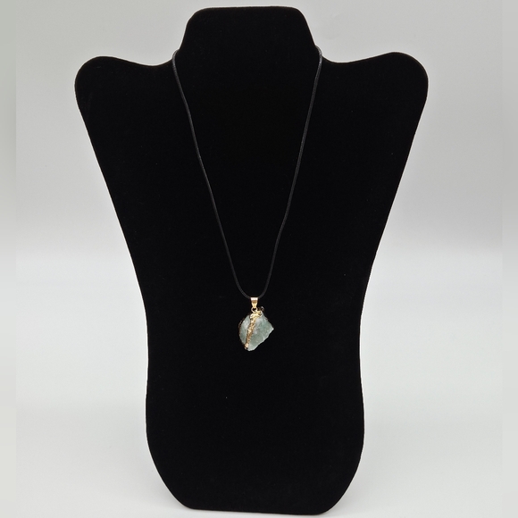 🎁Natural Healing Crystal Stone Green Adventurine with Foil Pendant and Necklace - Picture 8 of 12